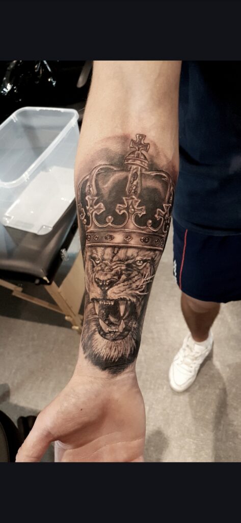 Lie on king